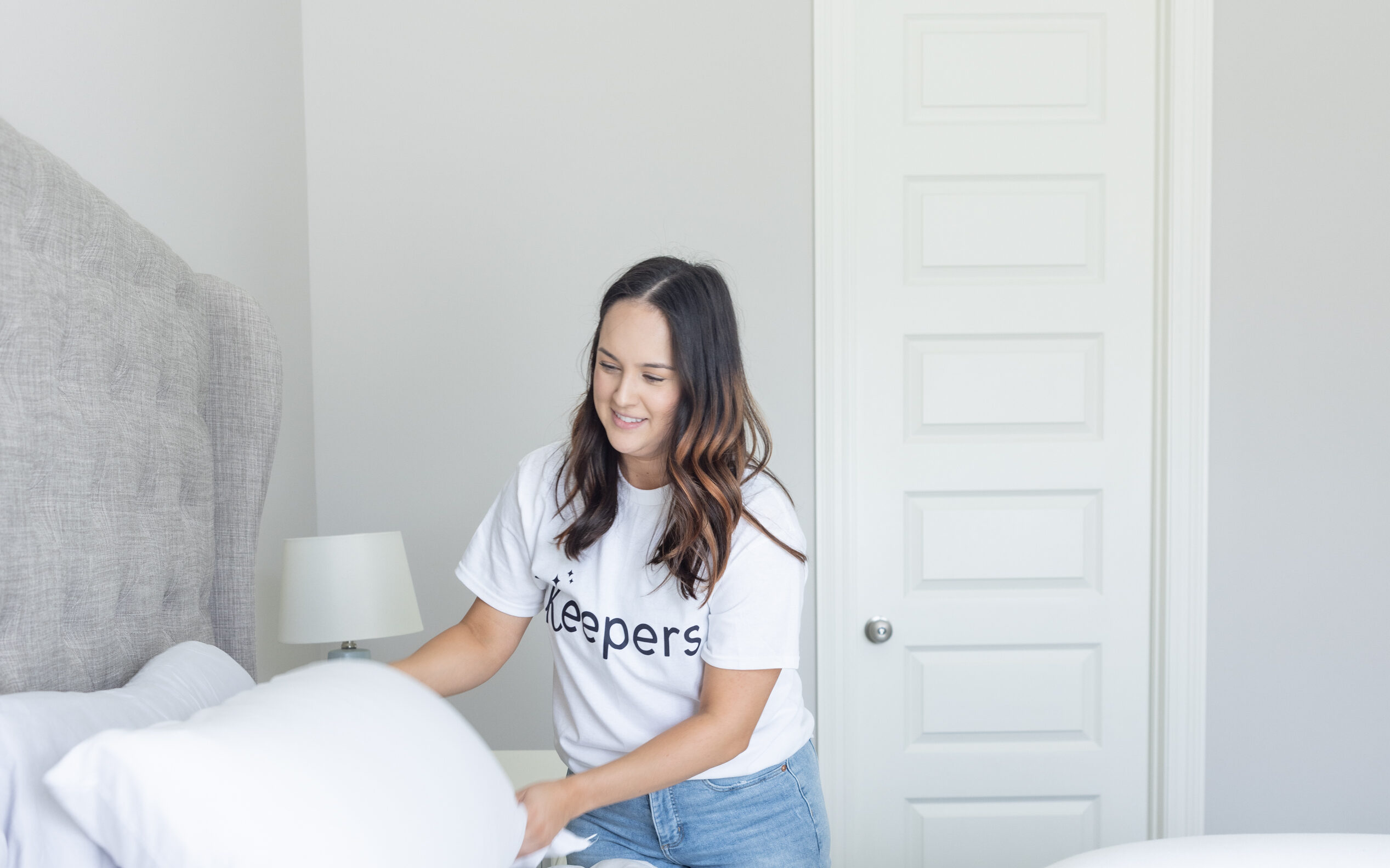 Keeper cleaning airbnb bedding 